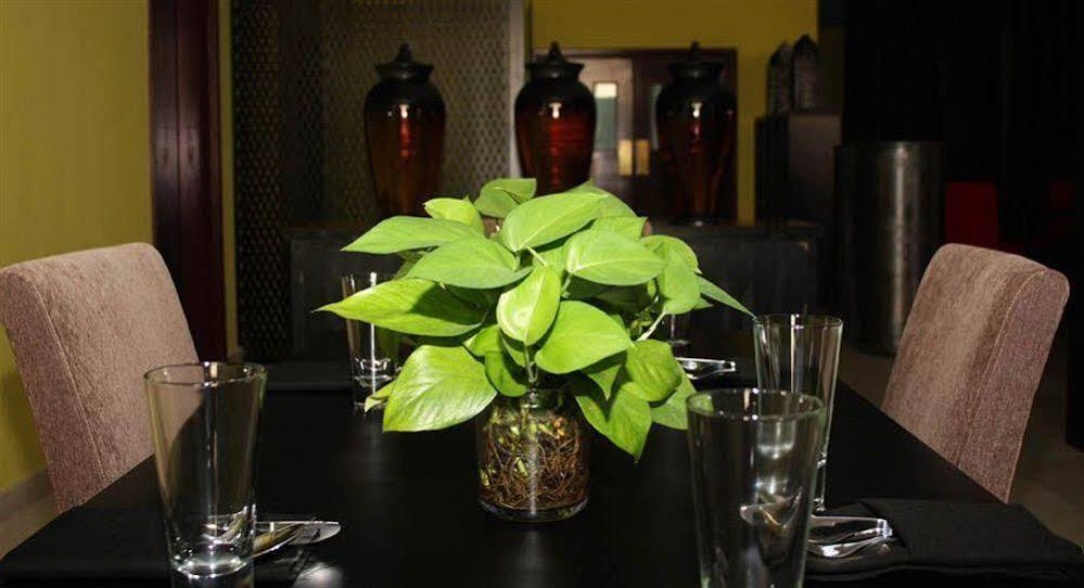 Midan Hotel Suites Маскат Экстерьер фото
